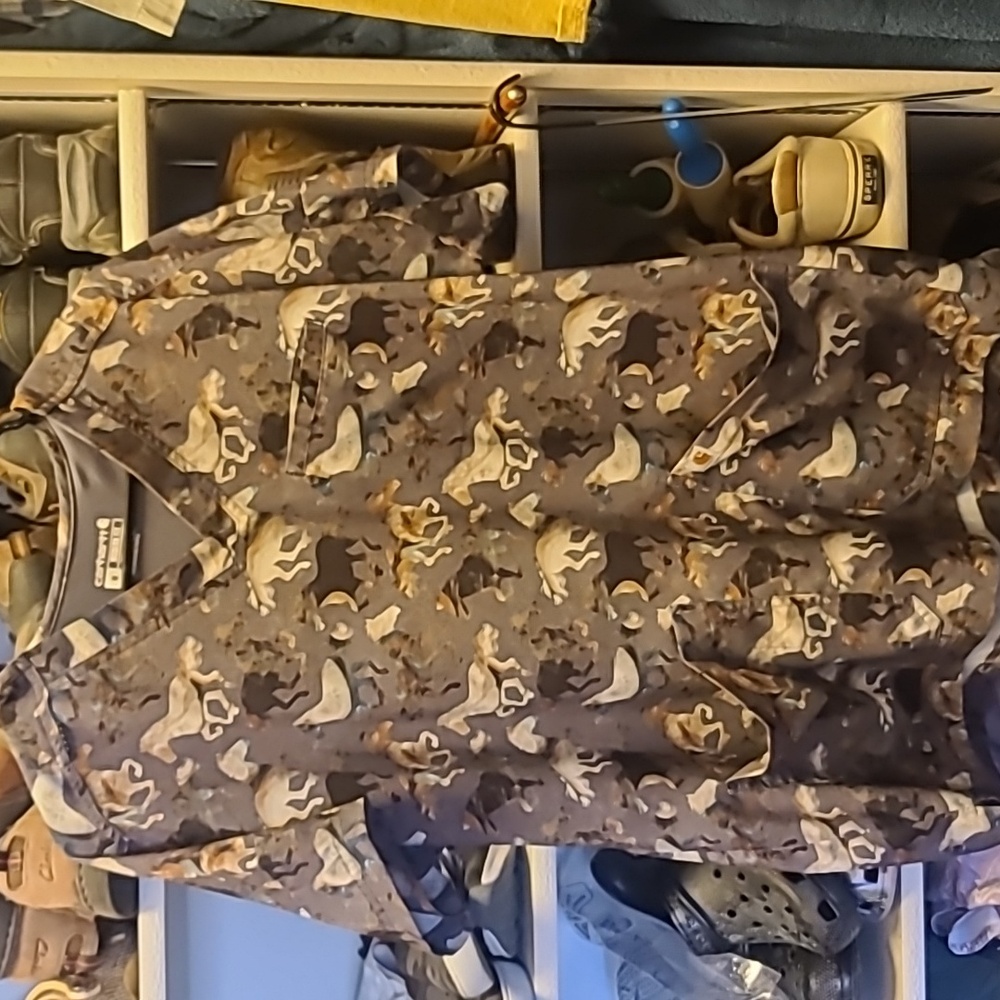 Carhartt modern fit scrub top with horses size M